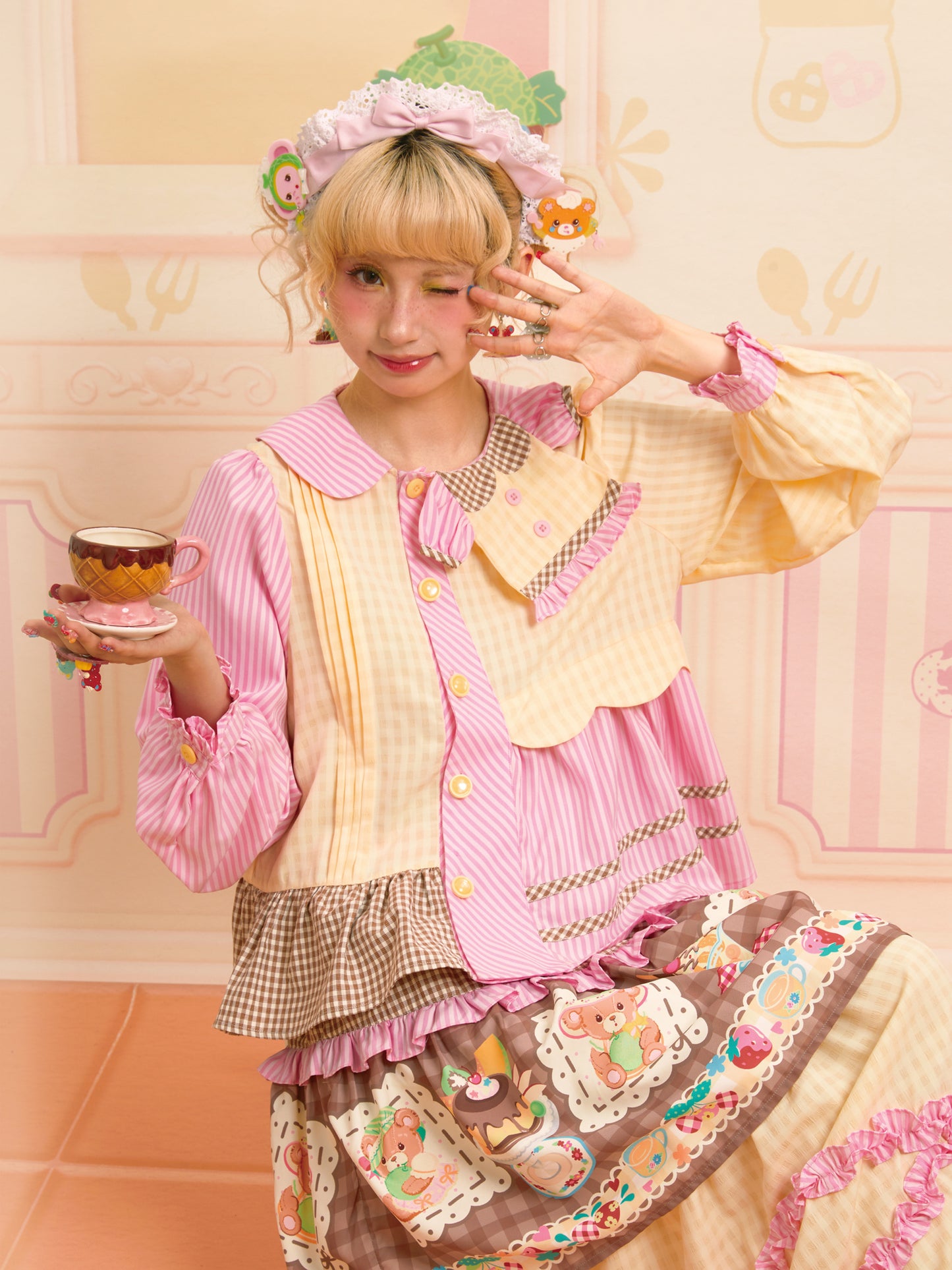 Original splicing deconstruction small clothing collar design pink and yellow shirt