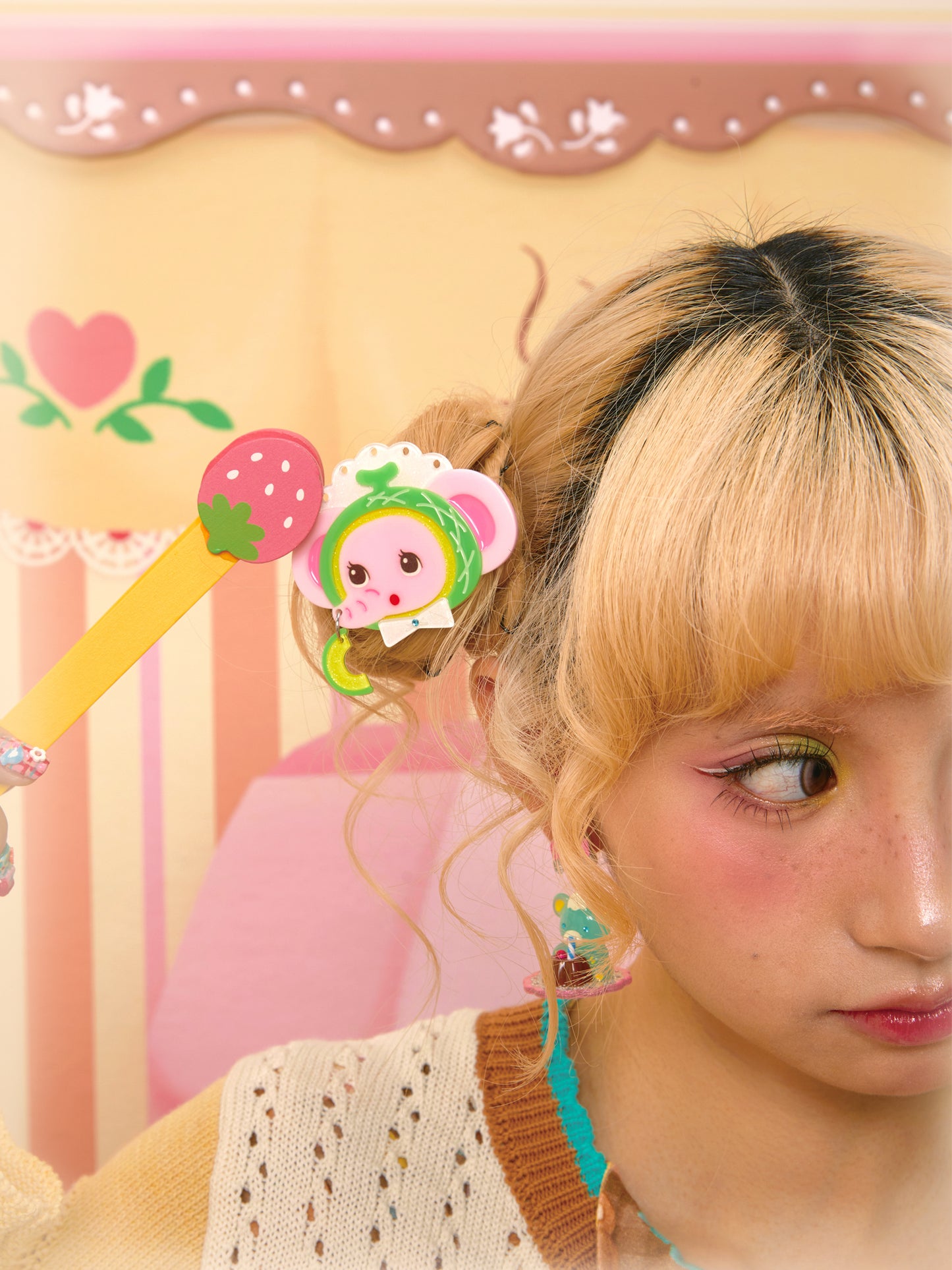 Original honeydew melon elephant & cream bear acrylic splicing hairpin side clip
