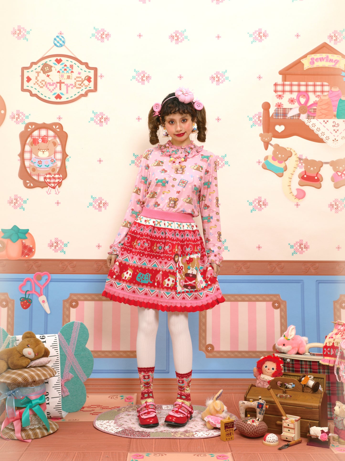 Red Fair Isle knitted bear motif versatile lace-trimmed short skirt