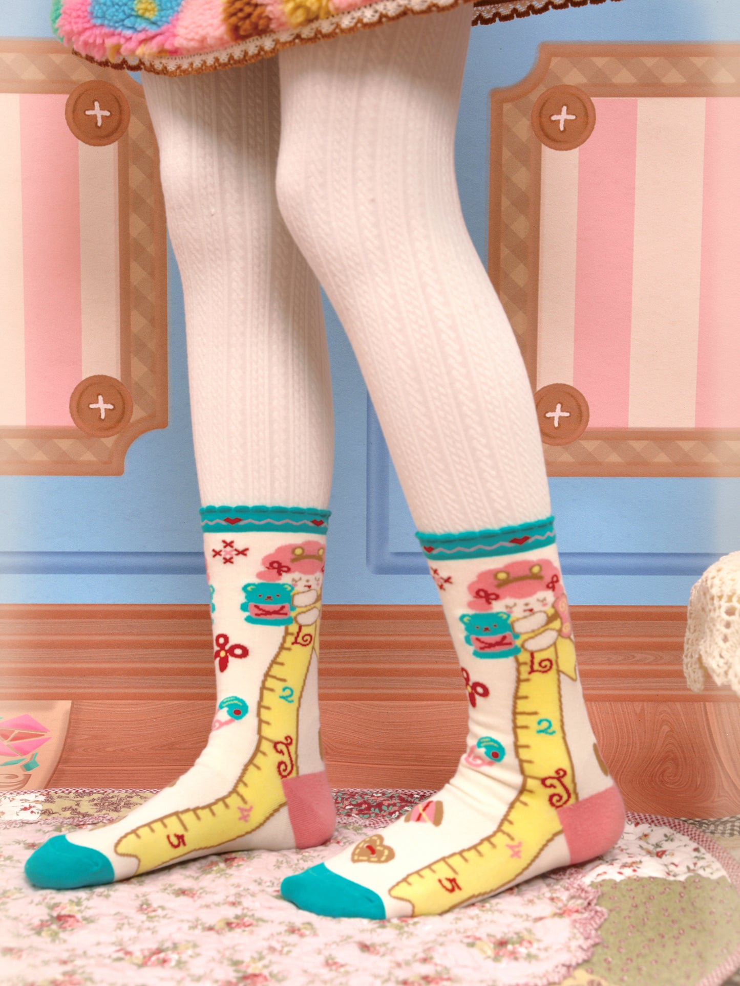 Original design red bear and blue-green sheep mid-calf cotton socks, two pairs per pack.