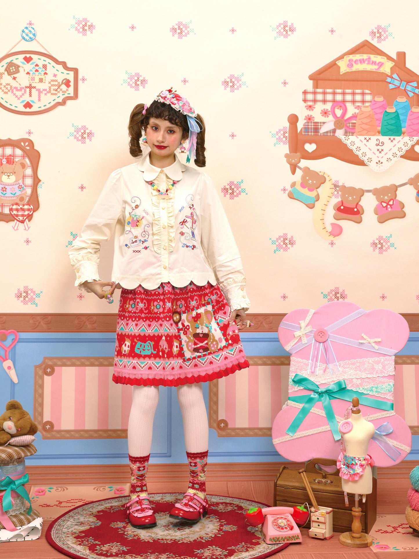 Red Fair Isle knitted bear motif versatile lace-trimmed short skirt