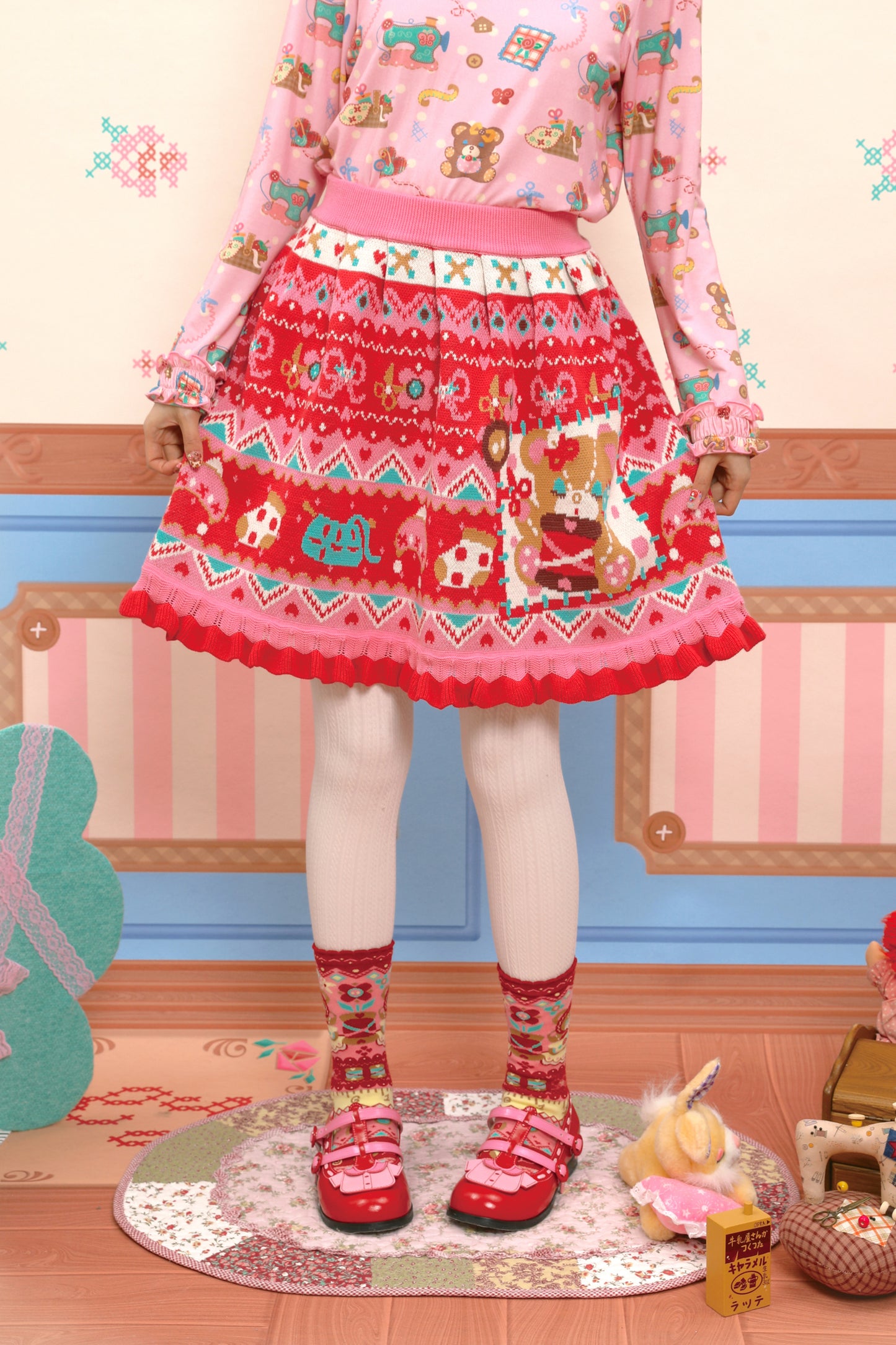 Red Fair Isle knitted bear motif versatile lace-trimmed short skirt